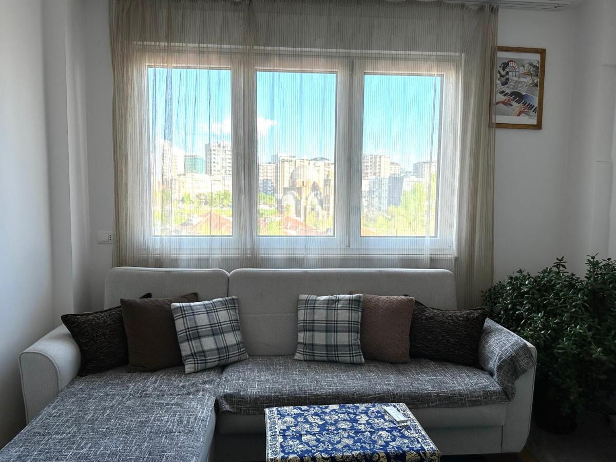 Yellowhouse Pristina Eksteriør billede