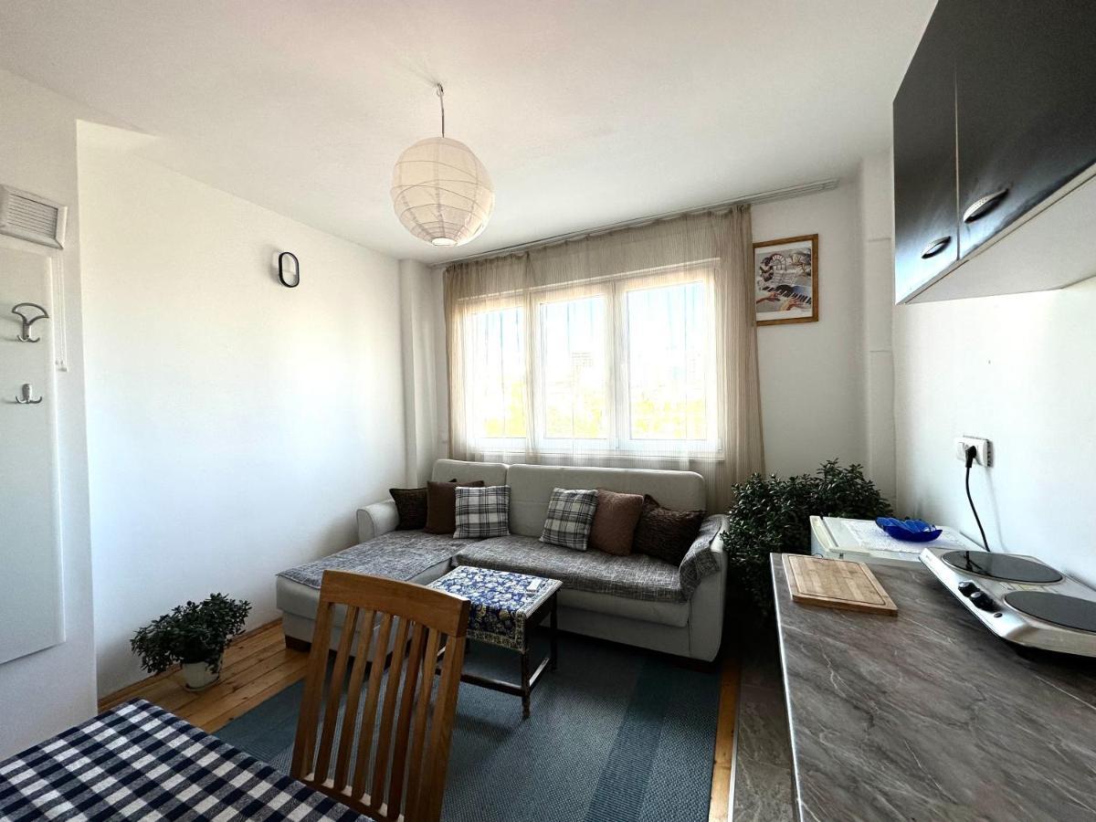 Yellowhouse Pristina Eksteriør billede